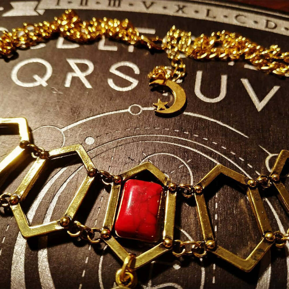Wonderland MC Necklace Golden Medieval Cross - Image 3