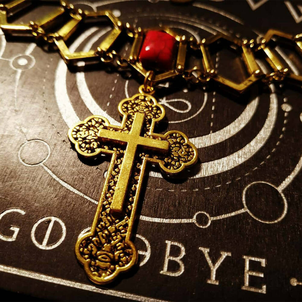 Wonderland MC Necklace Golden Medieval Cross - Image 4
