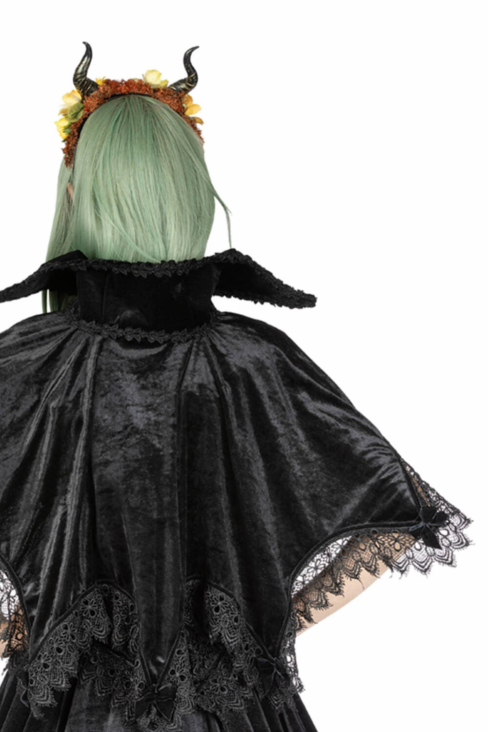 Sinister Cape Lady Vampire - Image 4