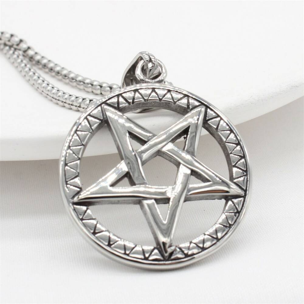 Moonattic necklace Pentagram